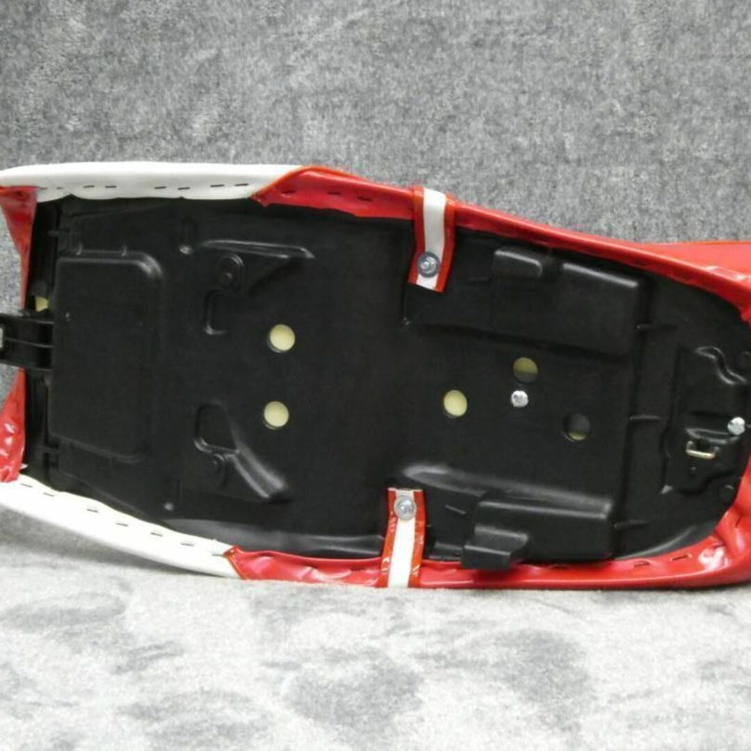 NC39 NC42 白赤ツートン 三段シート 50cm/ CB400SF NC39 NC42 白赤ツートン 三段シート 50cm/ CB400SF