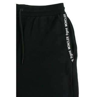 参考価格 モンクレールジーニアス PANTALONE CORTO ラバーロゴ