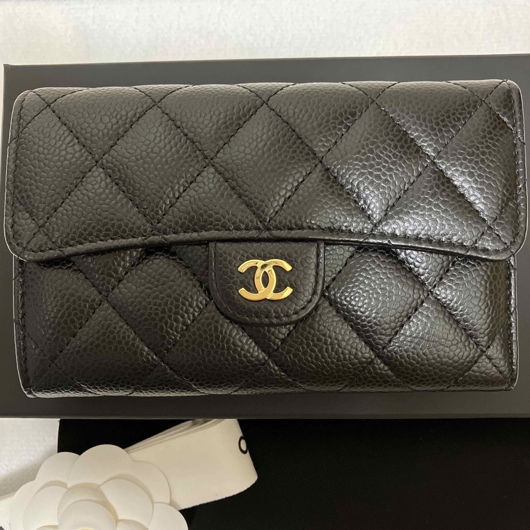 CHANEL(シャネル)の極美品♡シャネル　マトラッセ　ミディアムウォレット　キャビアスキン　三つ折り財布 レディースのファッション小物(財布)の商品写真