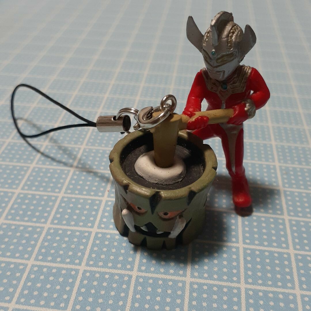 携帯ストラップ モチロン ＆ ウルトラマンタロウ 対決 ウルトラ怪獣 | フリマアプリ ラクマ