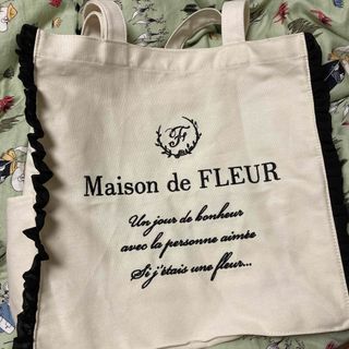 メゾンドフルール(Maison de FLEUR)のMaison de FLEUR 帆布フリルスクエアトートバッグ 美品(トートバッグ)