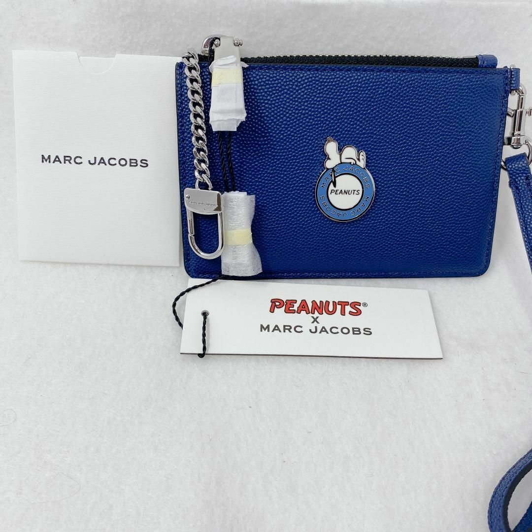 MARC JACOBS(マークジェイコブス)の日本未発売　 MARC JACOBS　定期カードケース　スヌーピーコラボ　ブルー レディースのファッション小物(名刺入れ/定期入れ)の商品写真