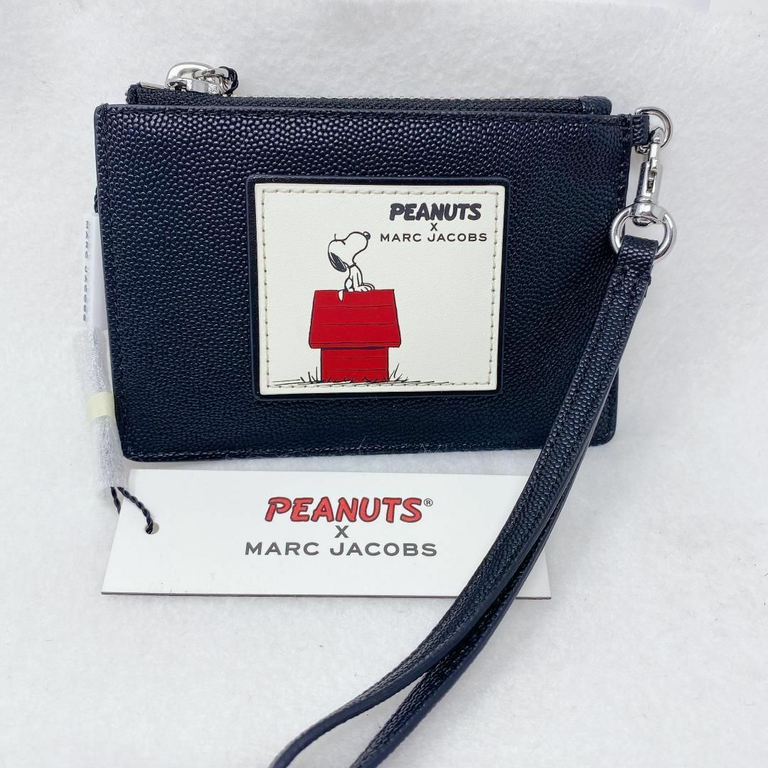 MARC JACOBS(マークジェイコブス)の日本未発売　 MARC JACOBS　定期カードケース　スヌーピー　ブラック レディースのファッション小物(名刺入れ/定期入れ)の商品写真