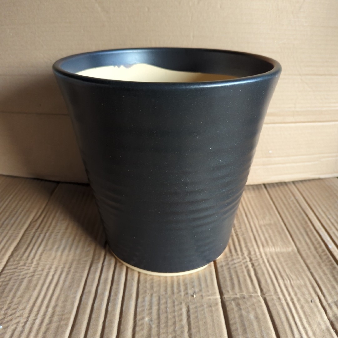 黒マット　陶器鉢　7号鉢 ハンドメイドのフラワー/ガーデン(プランター)の商品写真