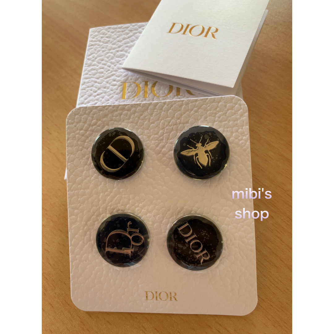 Dior(ディオール)のDIOR🩷ピンバッジ　ノベルティ　非売品 レディースのファッション小物(その他)の商品写真