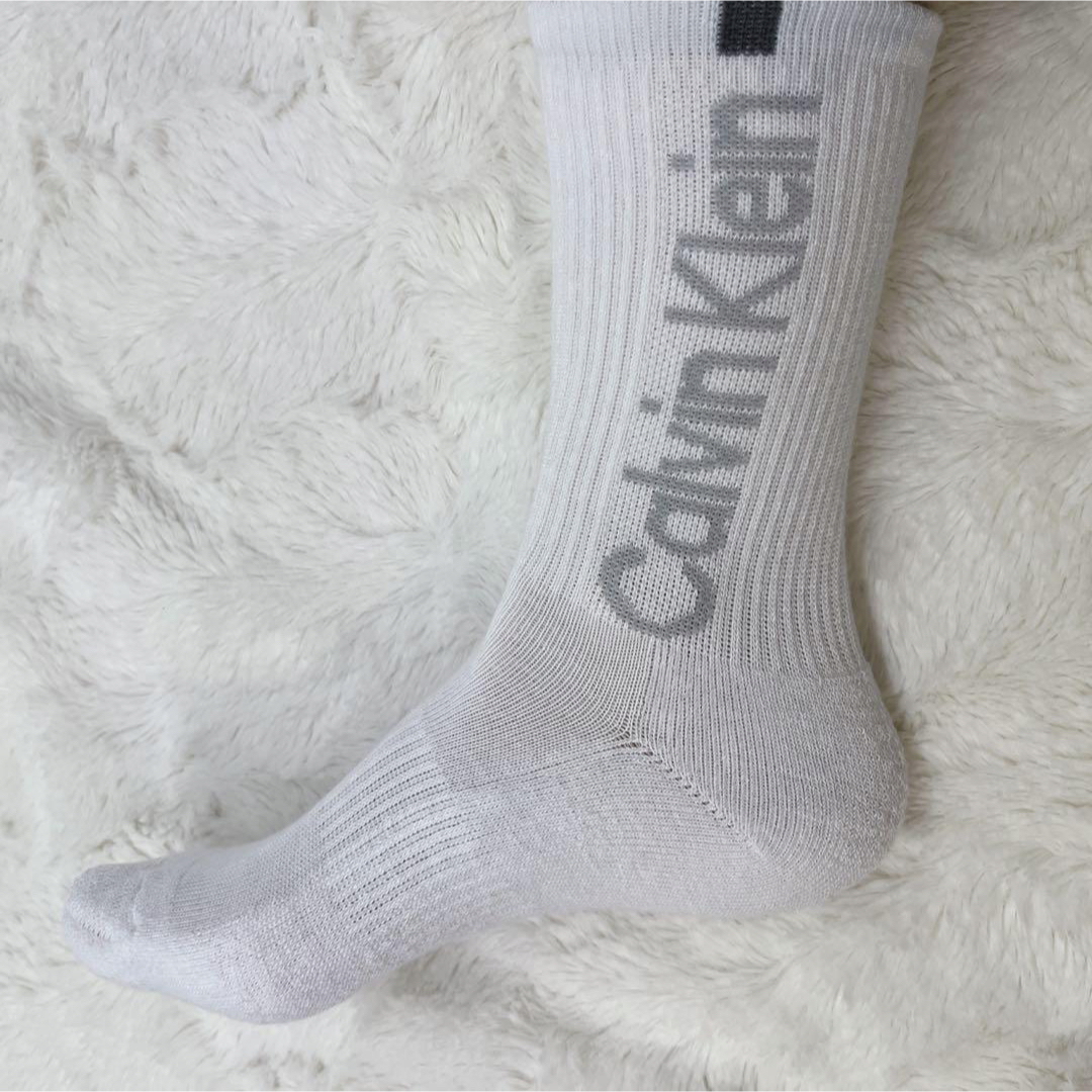 Calvin Klein(カルバンクライン)のカルバンクライン ソックス 靴下 ロゴ 白 CalvinKlein 新品 未使用 レディースのレッグウェア(ソックス)の商品写真