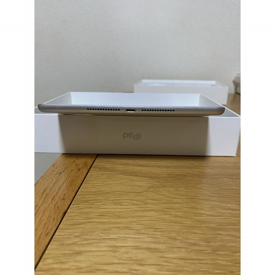 iPad 9.7インチ Wi-Fi+sim第6世代 128GB シルバー 5