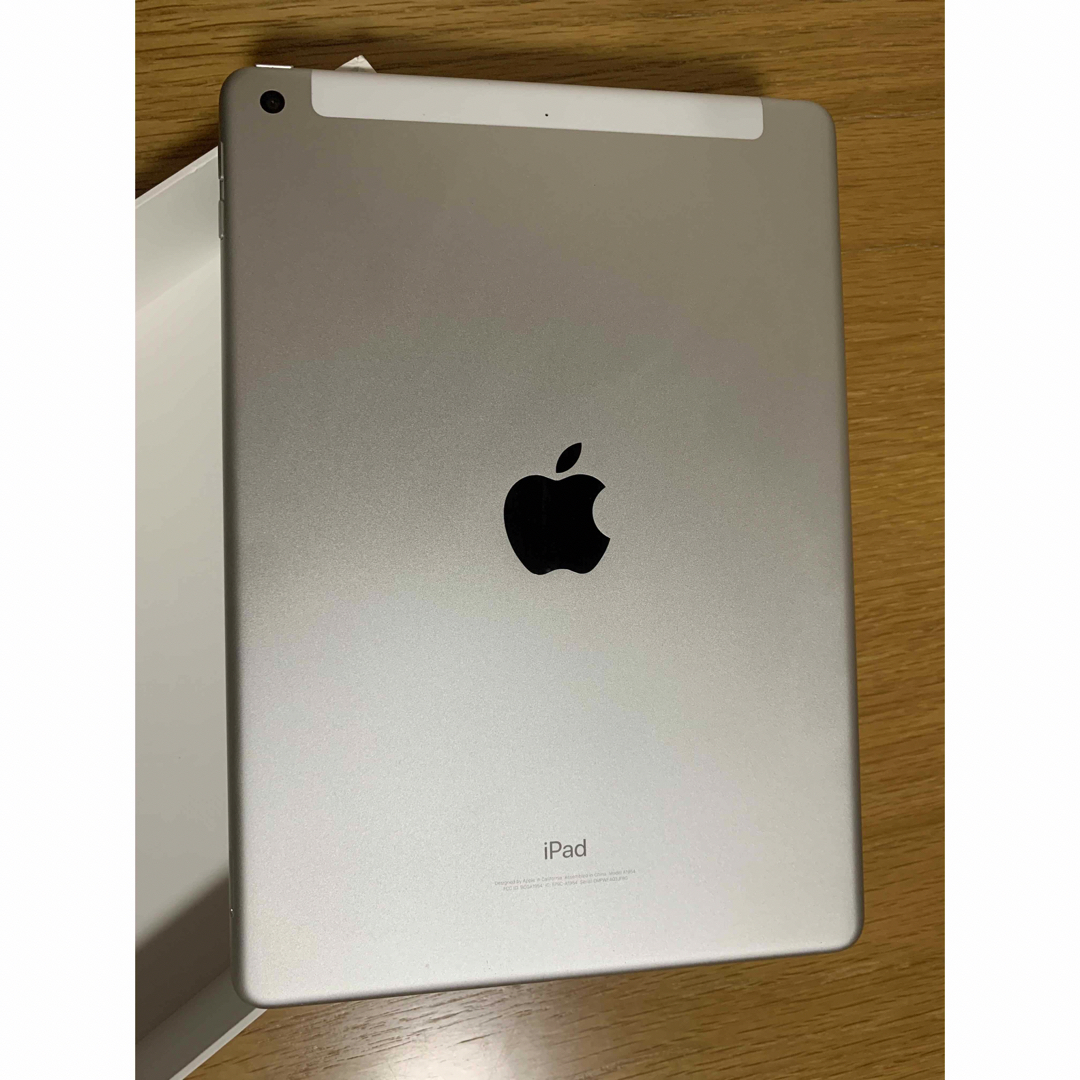 iPad 9.7インチ Wi-Fi+sim第6世代 128GB シルバー