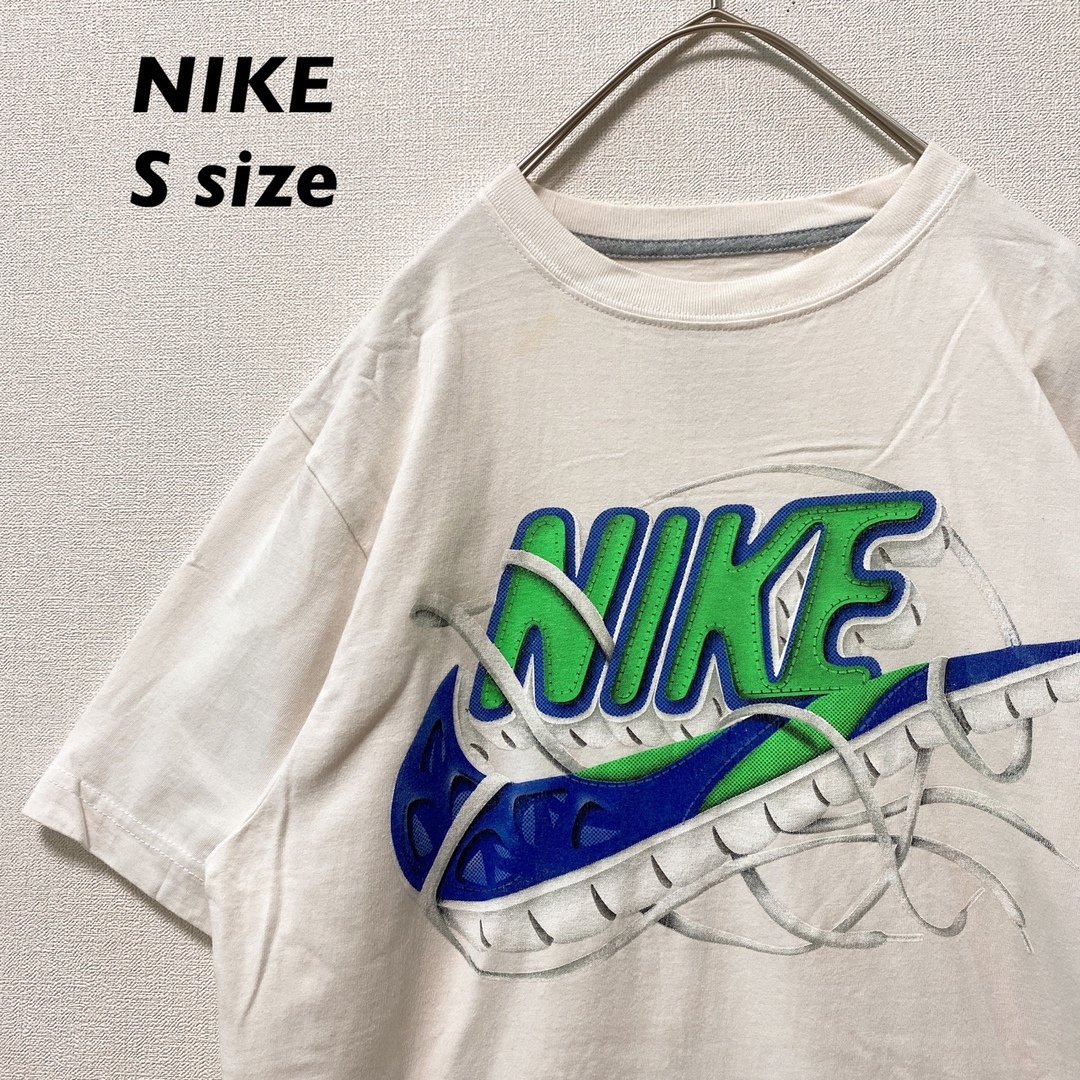 NIKE(ナイキ)のNIKE ナイキ　半袖Tシャツ　ビッグプリント　スウォッシュ　白色　男女兼用　S メンズのトップス(Tシャツ/カットソー(半袖/袖なし))の商品写真