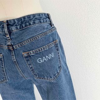 GANNI ガニー バックロゴ入り デニム ジーンズ ブルー M(27)サイズの