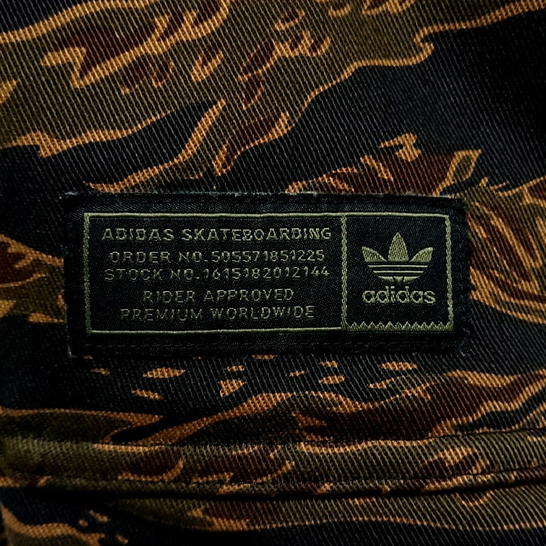 adidas(アディダス)の【匿名配送 送料無料】アディダス カモフラ 迷彩 柄 シャツ ジャケット メンズのジャケット/アウター(ブルゾン)の商品写真