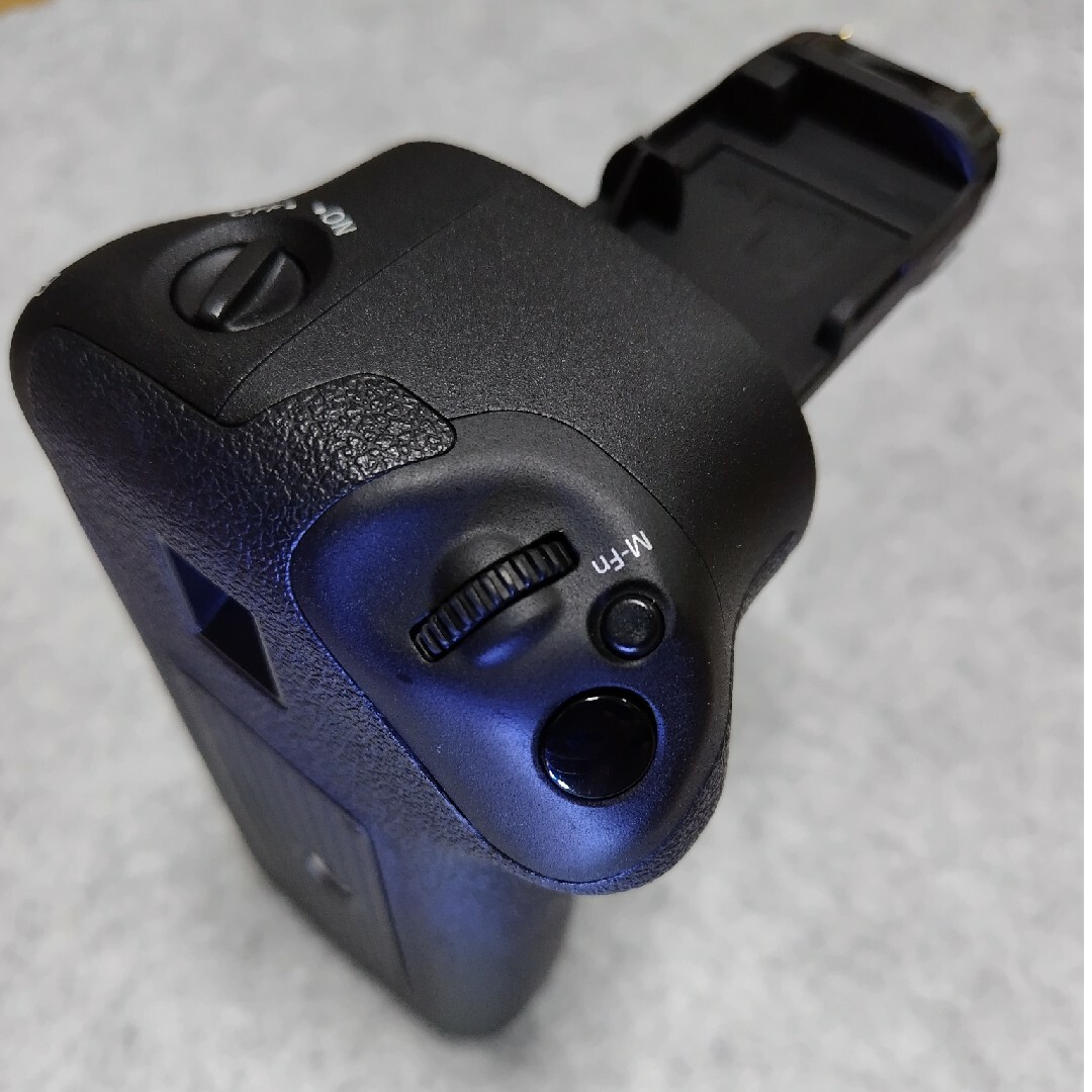 Canon(キヤノン)のキヤノン バッテリーグリップ BG-E16 スマホ/家電/カメラのカメラ(その他)の商品写真