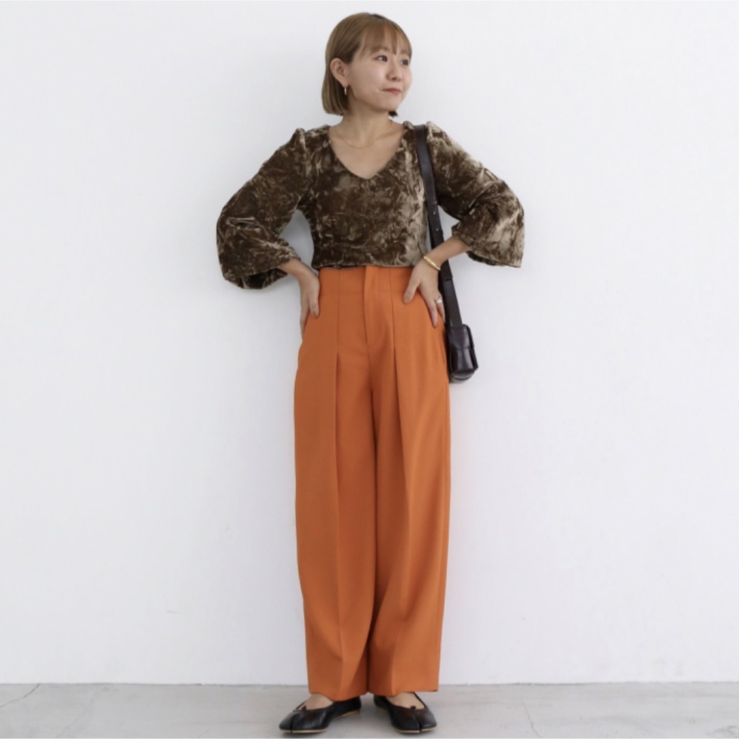 COHINA(コヒナ)の【Cara by Katrin TOKYO】back slit slacks レディースのパンツ(カジュアルパンツ)の商品写真