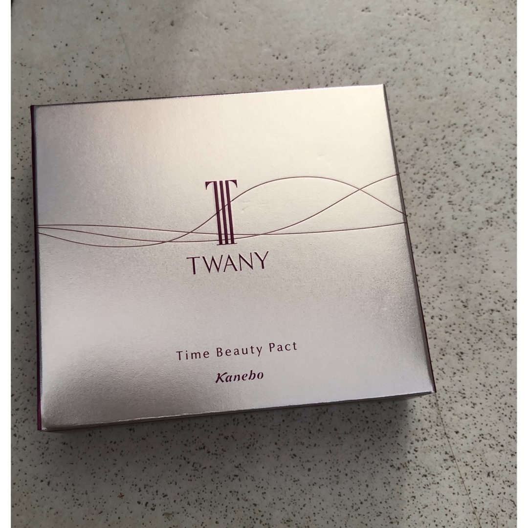 TWANY(トワニー)のトワニー　タイムビューティパクト　01 新品B コスメ/美容のベースメイク/化粧品(フェイスカラー)の商品写真