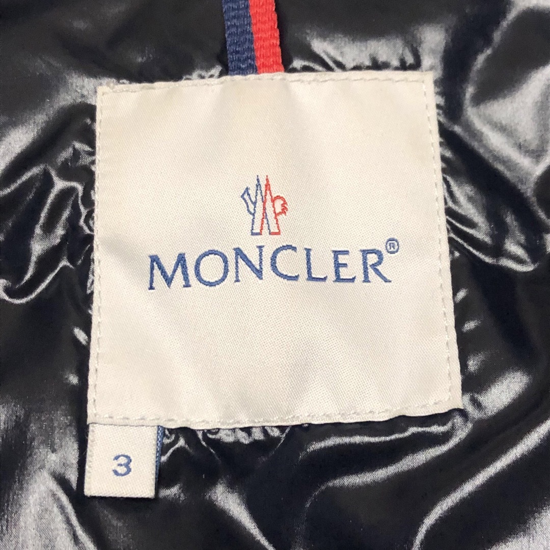 MONCLER(モンクレール)の即完売 MONCLER モンクレール ダウンベスト ビック刺繍 ロゴ付き メンズのジャケット/アウター(ダウンベスト)の商品写真