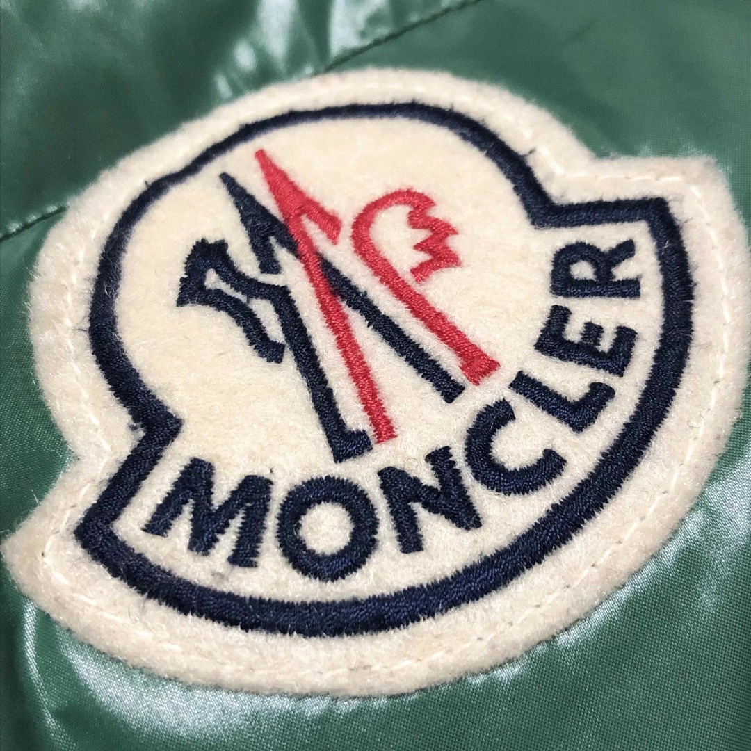 即完売 MONCLER モンクレール ダウンベスト ビック刺繍 ロゴ付き