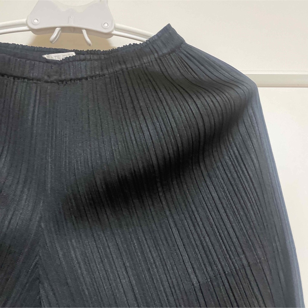 PLEATS PLEASE ISSEY MIYAKE(プリーツプリーズイッセイミヤケ)のプリーツプリーズ  イッセイミヤケ パンツ 定番 黒 プリーツ レディースのパンツ(カジュアルパンツ)の商品写真