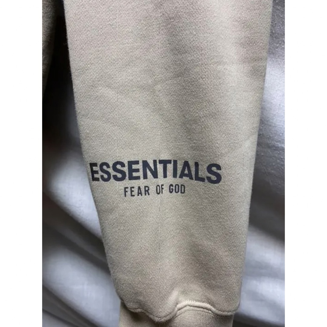 FEAR OF GOD(フィアオブゴッド)のFOG ESSENTIALS スウェット　タン メンズのトップス(スウェット)の商品写真