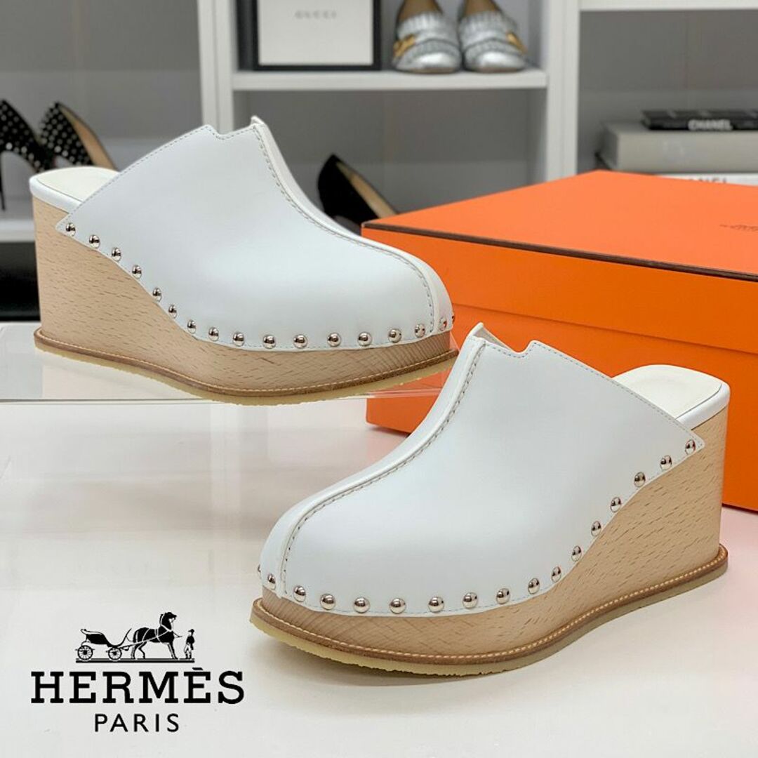 Hermes(エルメス)の7040 未使用 エルメス アース レザー サボ サンダル ミュール ホワイト レディースの靴/シューズ(サンダル)の商品写真