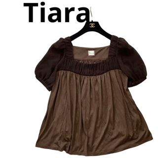 ティアラ(tiara)のTiaraティアラ茶色ブラウンふんわり袖シフォントップス　フリーフェミニン(カットソー(半袖/袖なし))