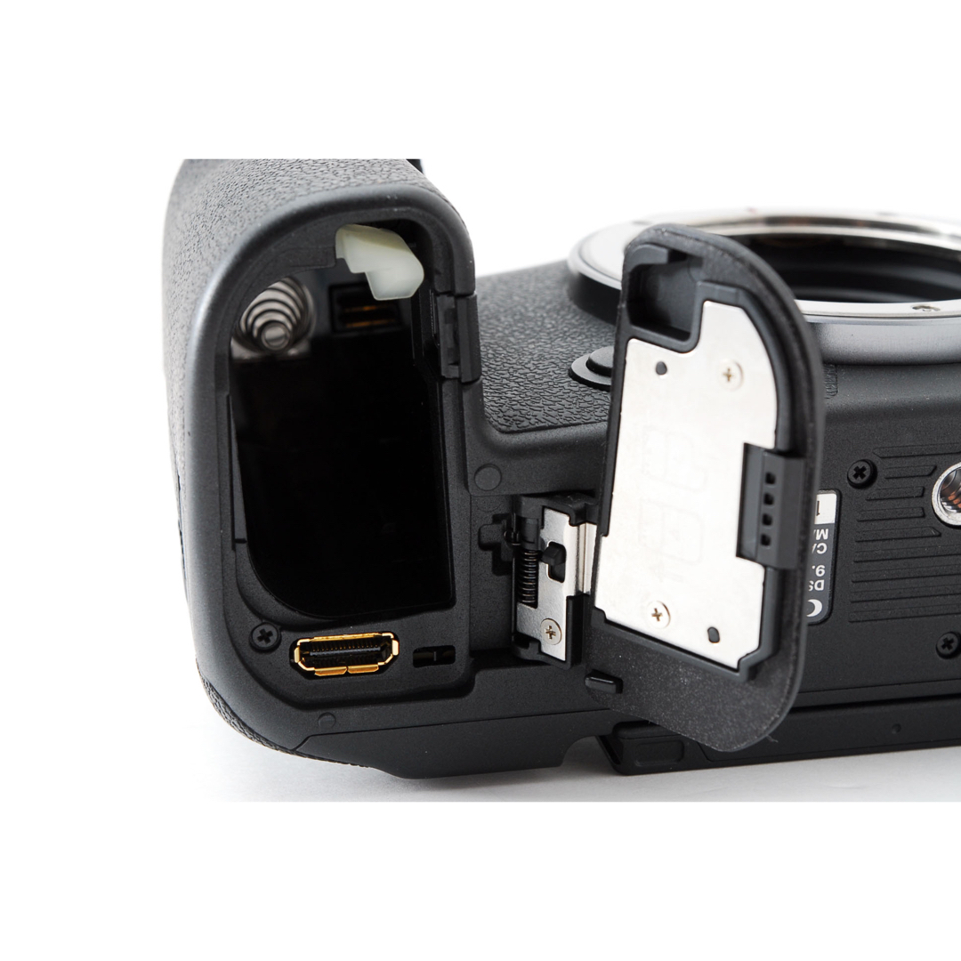Canon(キヤノン)の保証残有 Canon EOS R5 元箱&取扱説明書付き、付属品完備 フルサイズ スマホ/家電/カメラのカメラ(ミラーレス一眼)の商品写真