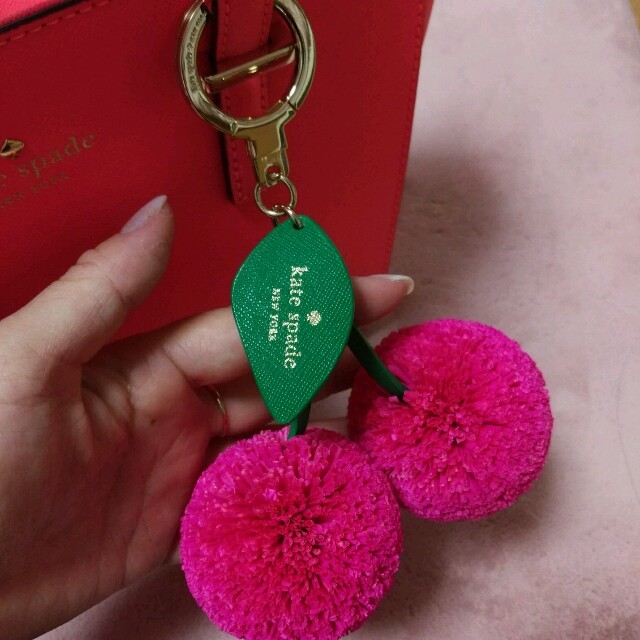 kate spade new york(ケイトスペードニューヨーク)のkunnchann様専用♥新品未使用♥ケイトスペード✨チェリー🍒型キーリング♥ レディースのファッション小物(キーホルダー)の商品写真