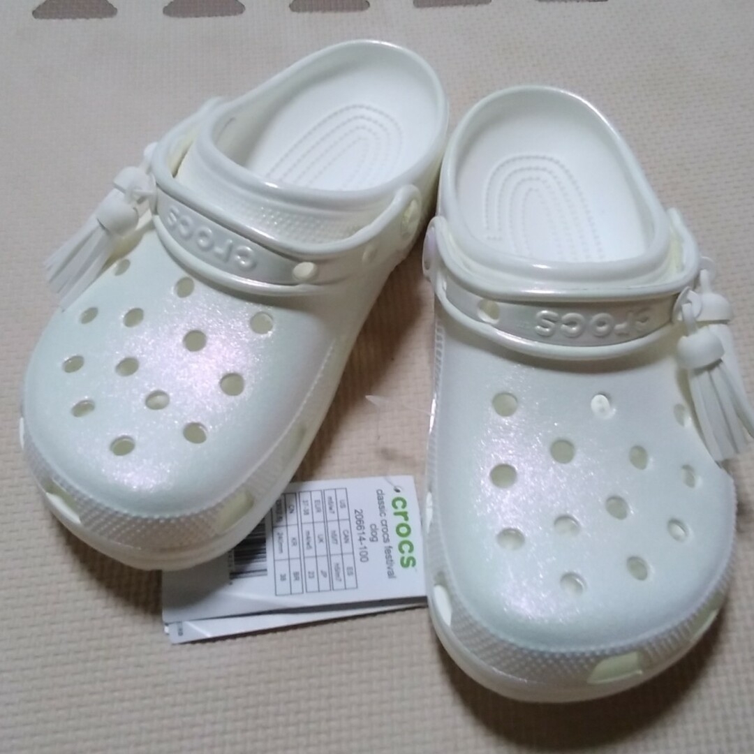 crocs(クロックス)のクロックスクロッグ　ルーミー　シロパールホワイトラメ レディースの靴/シューズ(サンダル)の商品写真