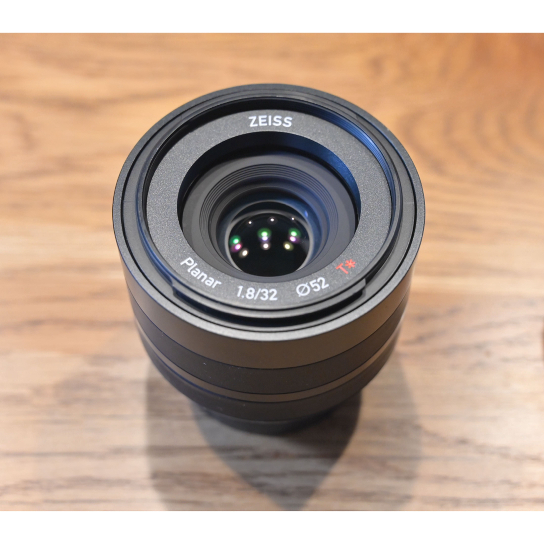 ZEISS(カールツァイス)のCarl Zeiss  Touit 32mm F1.8  [フジフイルム用] スマホ/家電/カメラのカメラ(レンズ(単焦点))の商品写真