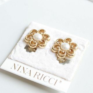 ニナリッチ(NINA RICCI)のニナリッチ フラワーパールイヤリング(イヤリング)