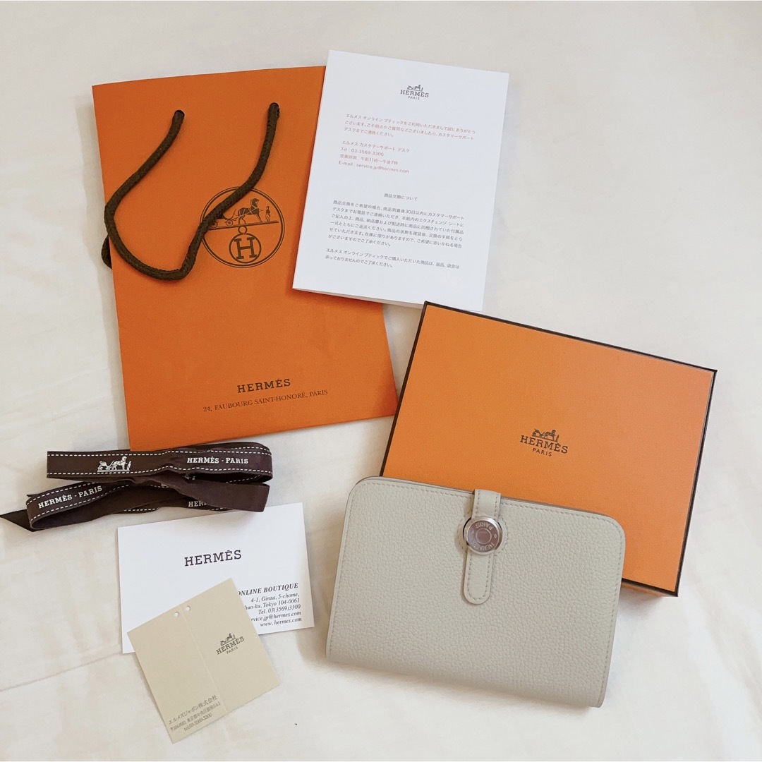 Hermes(エルメス)の匿名配送　新品未使用　ドゴンコンパクト　ベトン シルバー金具　B刻印 レディースのファッション小物(財布)の商品写真