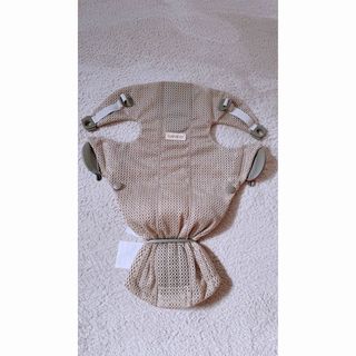 ベビービョルン(BABYBJORN)の☆セール中☆ベビービョルン 抱っこ紐 AIR キャリア MINI グレーベージュ(抱っこひも/おんぶひも)