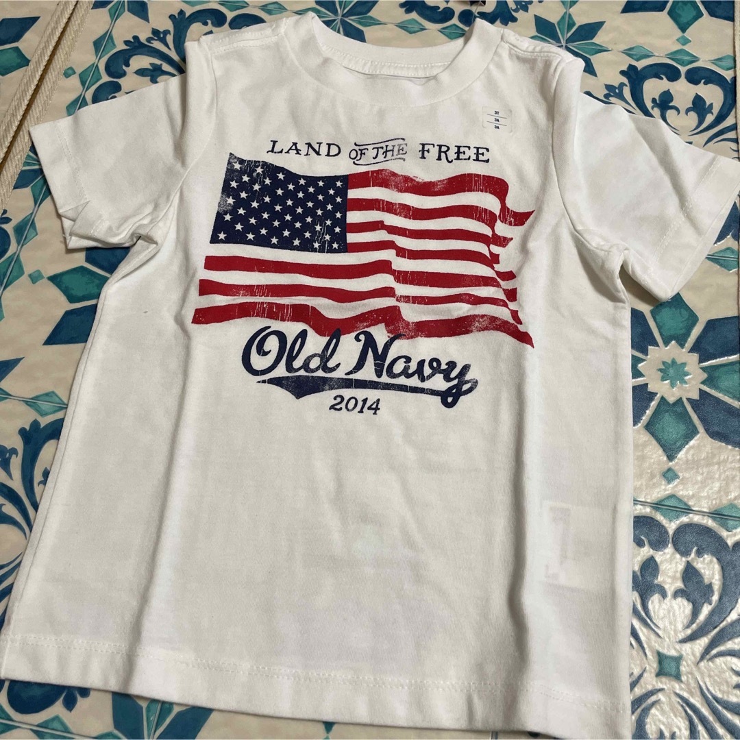 Old Navy(オールドネイビー)のオールドネイビーTシャツ95センチ キッズ/ベビー/マタニティのキッズ服男の子用(90cm~)(Tシャツ/カットソー)の商品写真