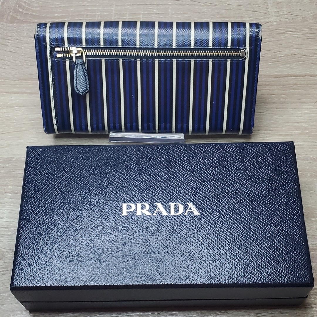 PRADA ロゴプレート 二つ折り 長財布 1