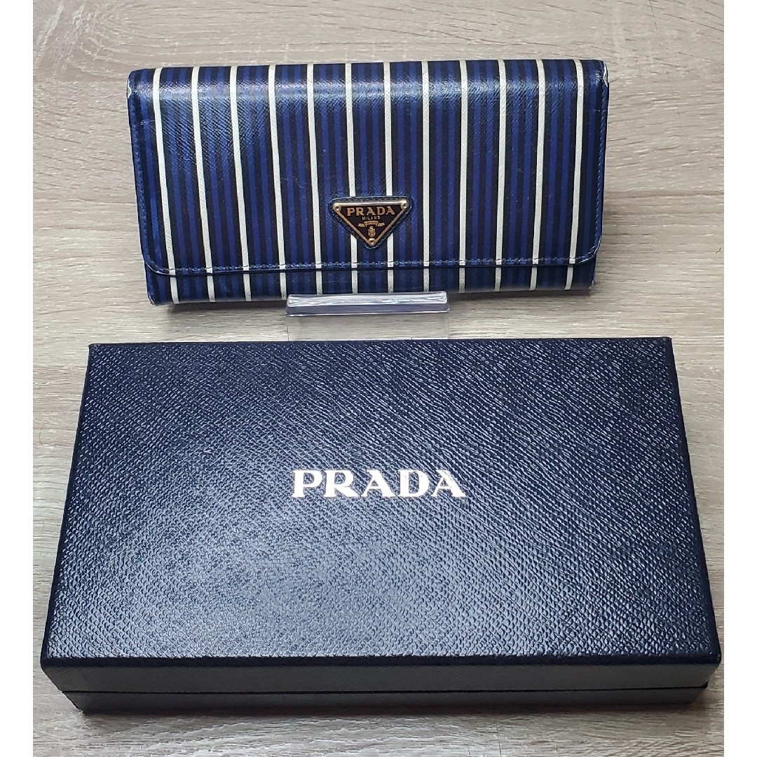 PRADA ロゴプレート 二つ折り 長財布 | フリマアプリ ラクマ