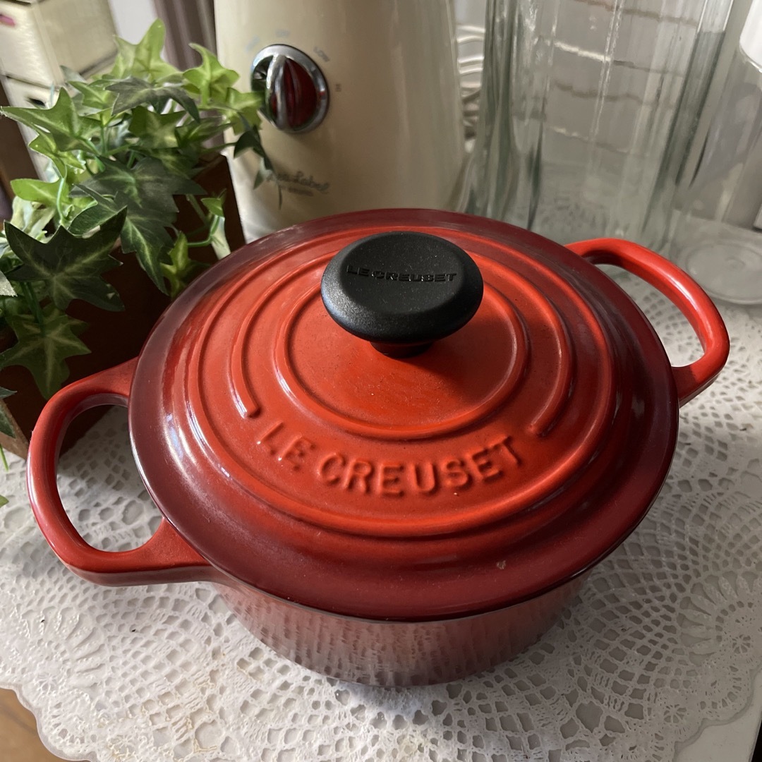 LE CREUSET(ルクルーゼ)のル・クルーゼ　シグニチャーココット.ロンド　チェリーレッド インテリア/住まい/日用品のキッチン/食器(鍋/フライパン)の商品写真