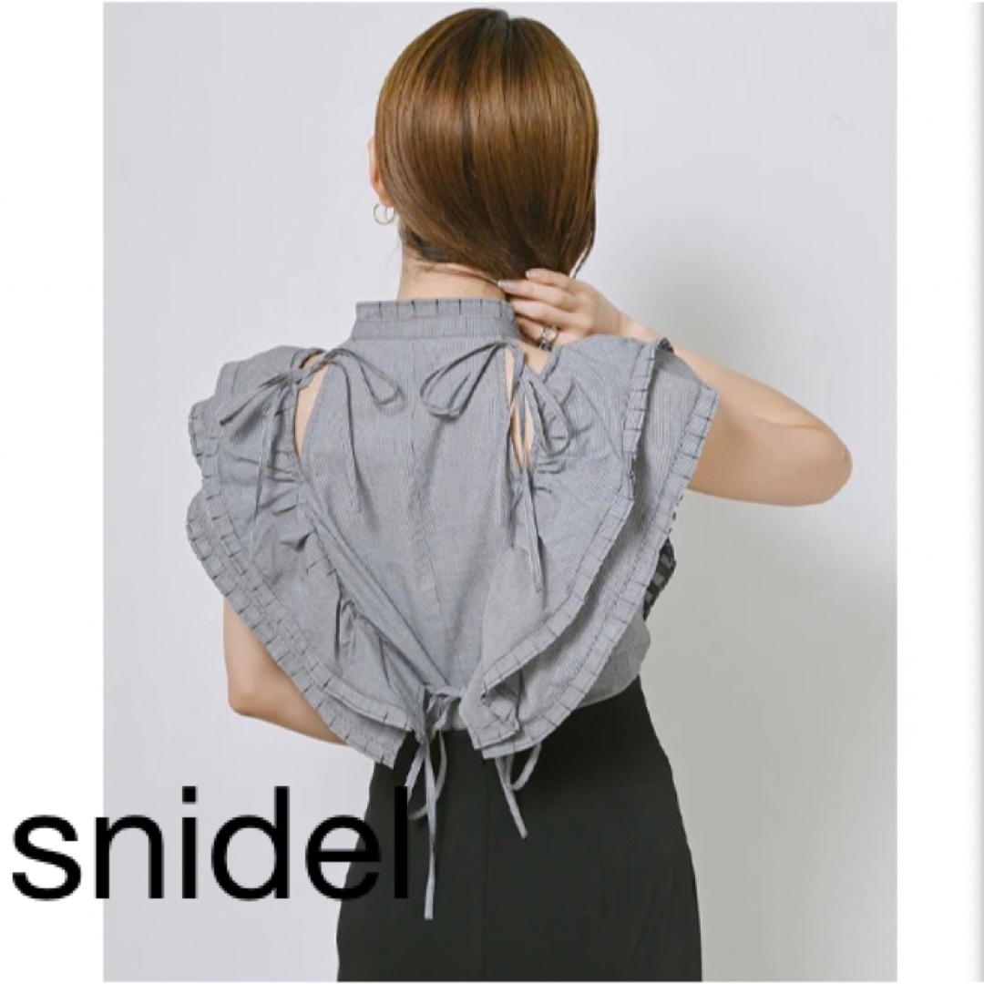 SNIDEL(スナイデル)の☆SNIDEL☆  ショースキンフリルブラウス　フリーサイズ レディースのトップス(シャツ/ブラウス(半袖/袖なし))の商品写真