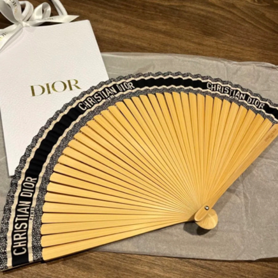 Dior(ディオール)の新品未使用クリスチャンディオール 店舗限定ノベルティ 扇子 レディースのファッション小物(その他)の商品写真