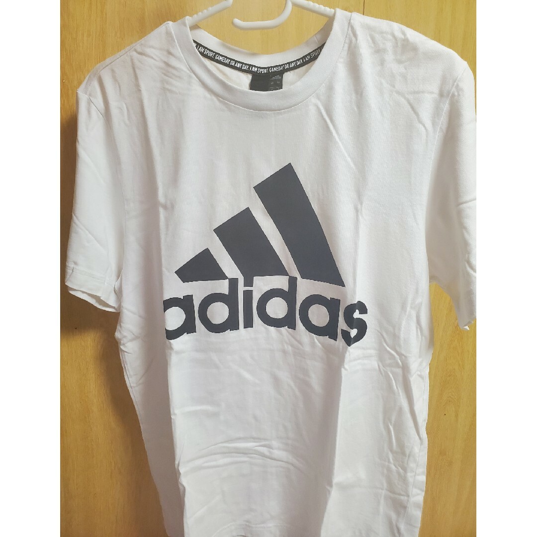 adidas(アディダス)のadidasアディダス　レディースTシャツ　ホワイトMサイズ レディースのトップス(Tシャツ(半袖/袖なし))の商品写真