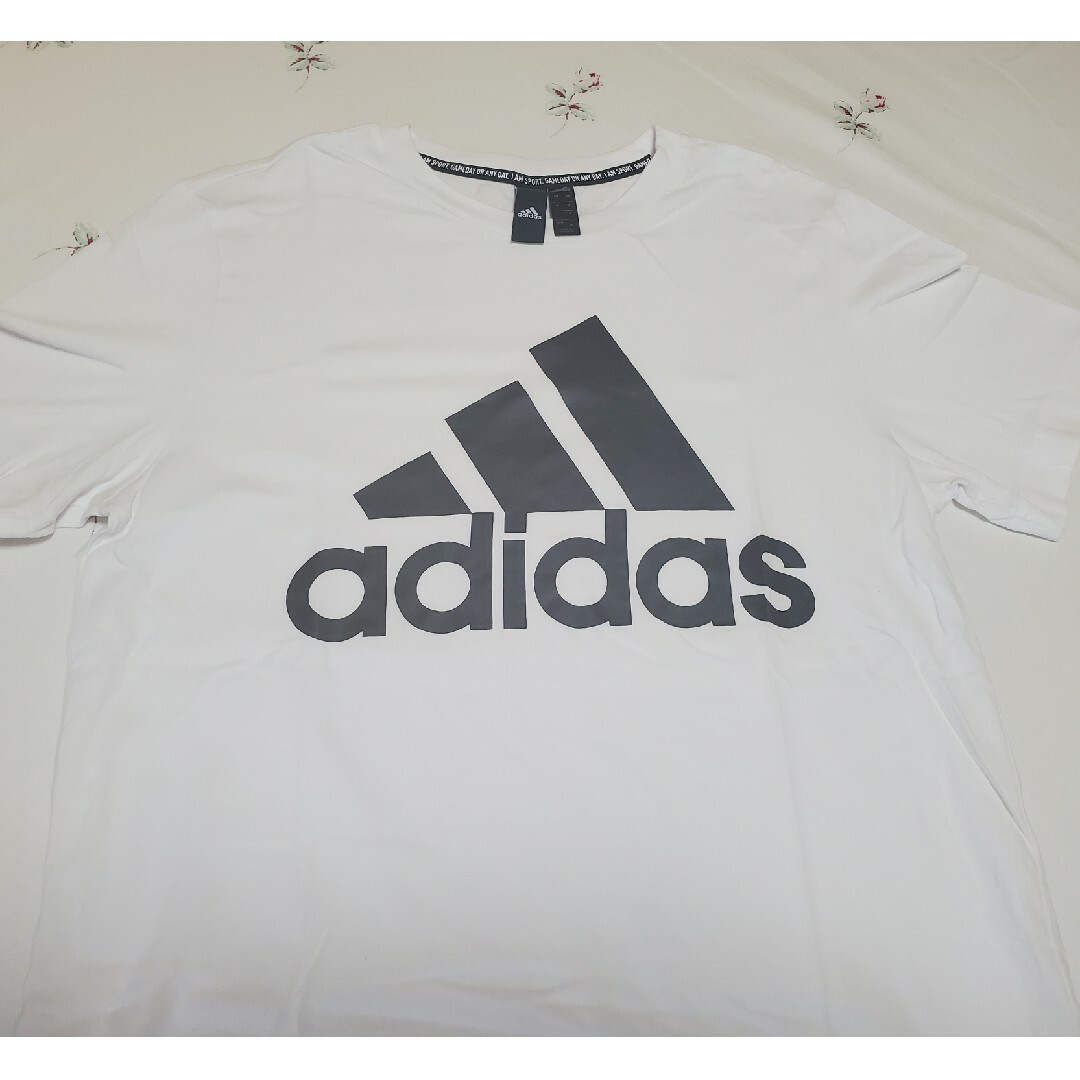 adidas(アディダス)のadidasアディダス　レディースTシャツ　ホワイトMサイズ レディースのトップス(Tシャツ(半袖/袖なし))の商品写真