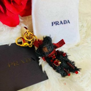 プラダ(PRADA)の【訳あり】PRADA プラダ　チャーム　キーホルダー　クマ　ベア熊　黒赤　金具(チャーム)