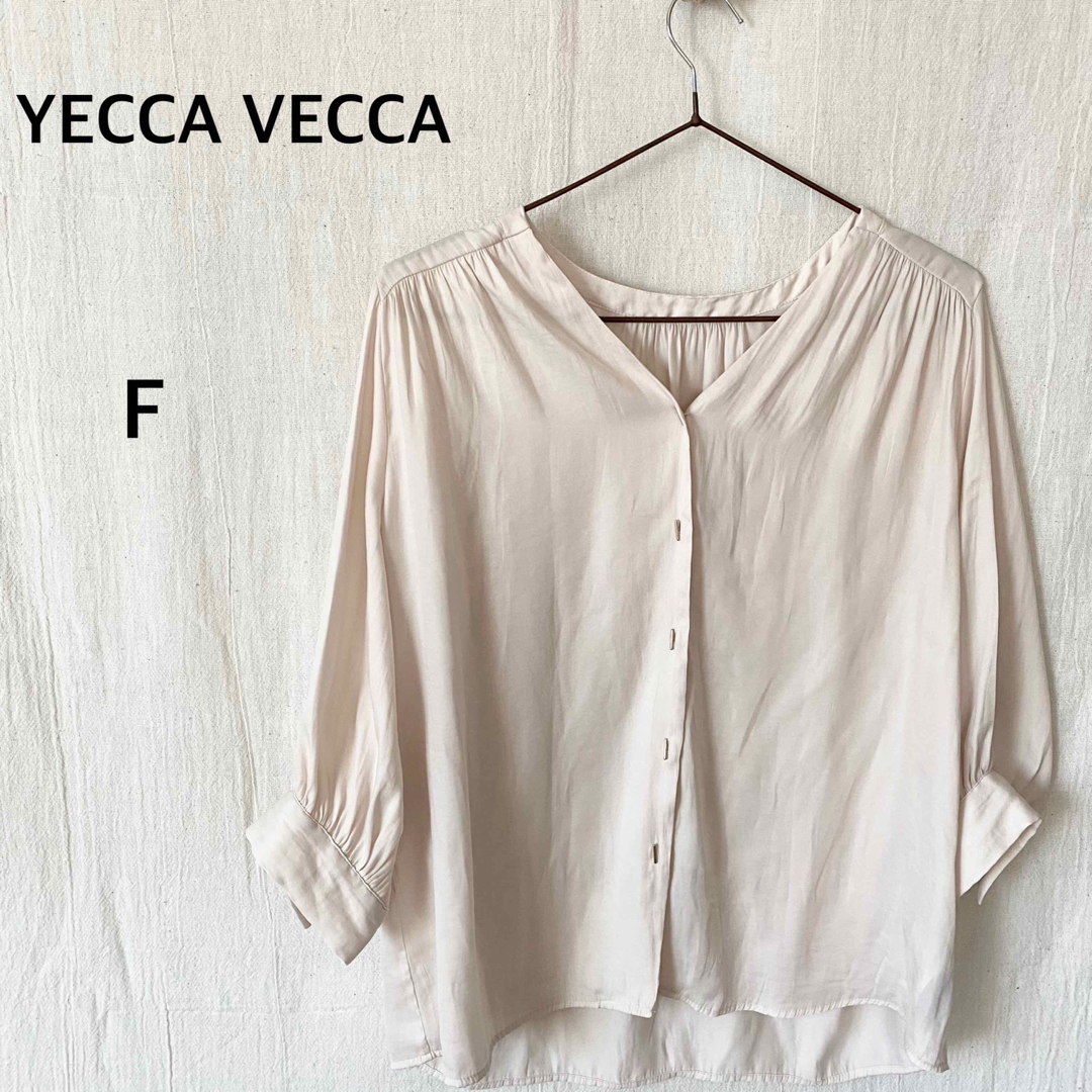 YECCA VECCA(イェッカヴェッカ)のYECCA VECCA イェッカヴェッカ　アイボリー　シャツ　トップス　フリー レディースのトップス(シャツ/ブラウス(長袖/七分))の商品写真