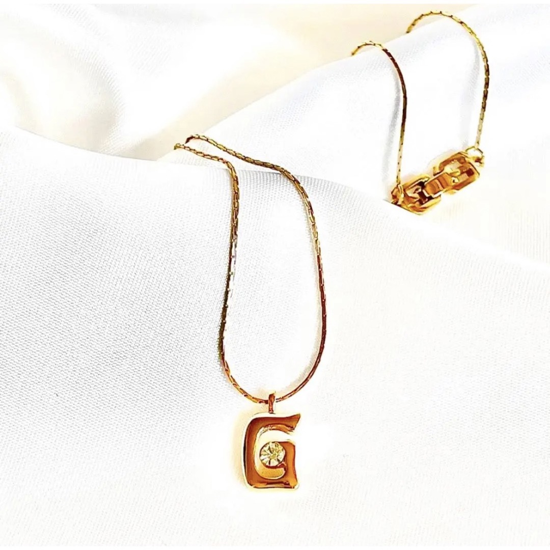 美品✨GIVENCHY ネックレス ロゴ ラインストーン ゴールド 美品✨GIVENCHY ネックレス ロゴ ラインストーン ゴールド