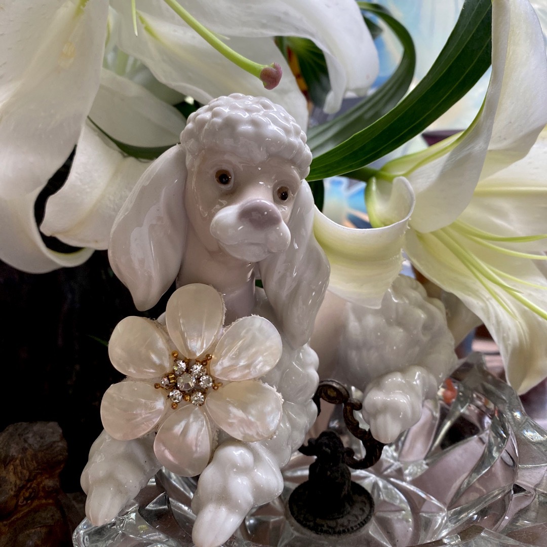 シェルのお花がとても上品で素敵なお花ブローチ - ブローチ/コサージュ