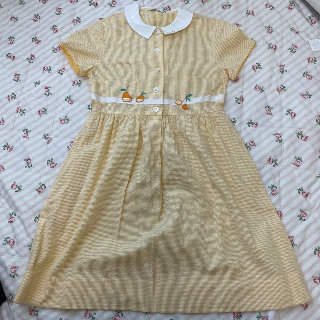 familiar(ファミリア)の美品　ファミリア　フルーツ　アップリケ　ワンピース　150  キッズ/ベビー/マタニティのキッズ服女の子用(90cm~)(ワンピース)の商品写真