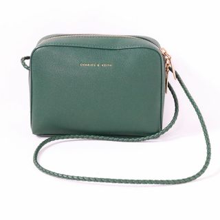 チャールズアンドキース(Charles and Keith)のCHARLES & KEITH　バック グリーン　日本未発売(ショルダーバッグ)