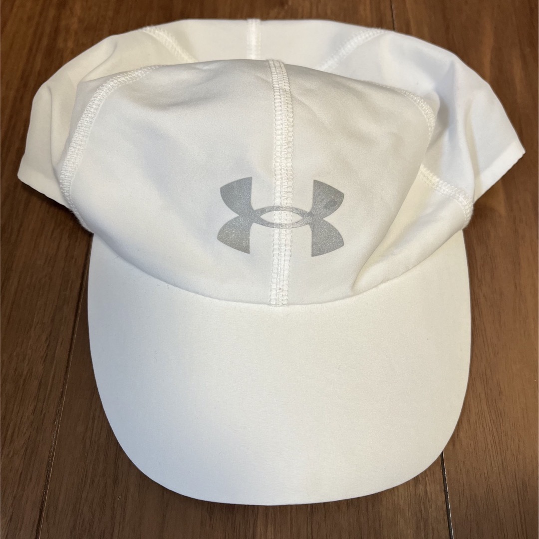 UNDER ARMOUR(アンダーアーマー)のアンダーアーマー　キャップ（白） レディースの帽子(キャップ)の商品写真