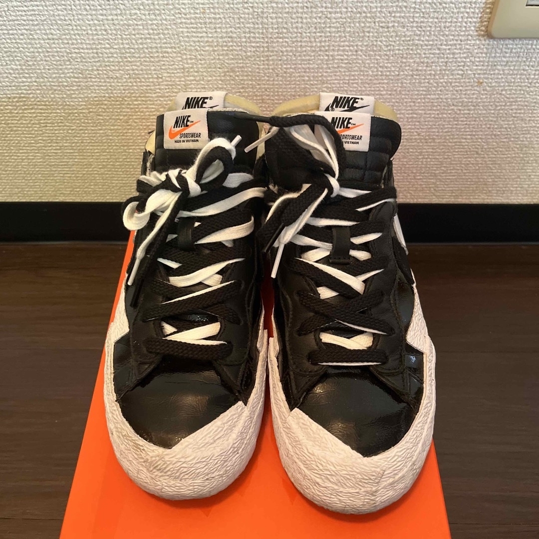 NIKE(ナイキ)のNIKE BLAZER LOW SACAI 26黒 メンズの靴/シューズ(スニーカー)の商品写真