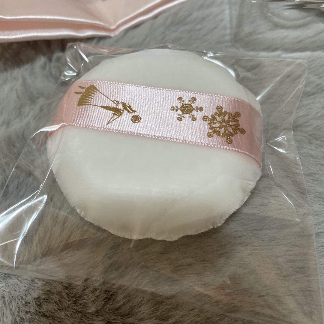 Snow Beauty(スノービューティー)の専用さまスノービューティーフェイスパウダー コスメ/美容のベースメイク/化粧品(フェイスパウダー)の商品写真