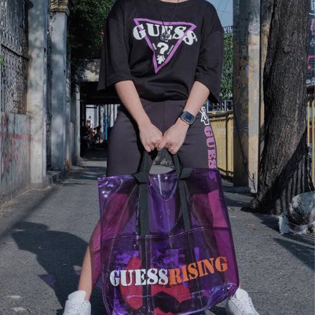 GUESS 88Rising コラボ　PVCバッグバッグ