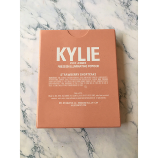 カイリーコスメティックス(Kylie Cosmetics)のKYLIE カイリー PRESSED ILLUMINATING POWDER(フェイスカラー)